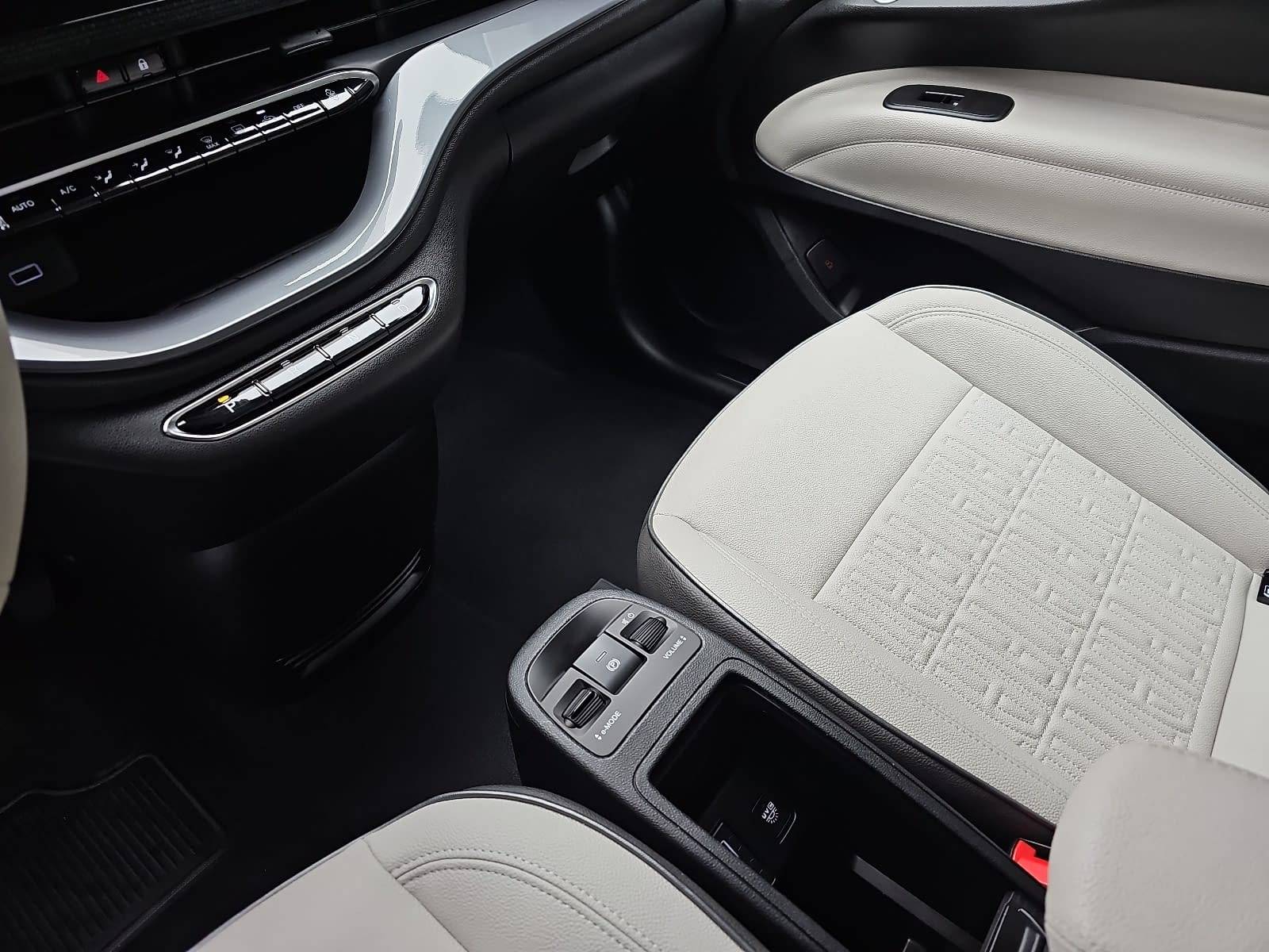 FIAT 500E ELEKTRO 42 KWH BY BOCELLI NAVI KLIMA LED JBL ALL-SEASON LM17