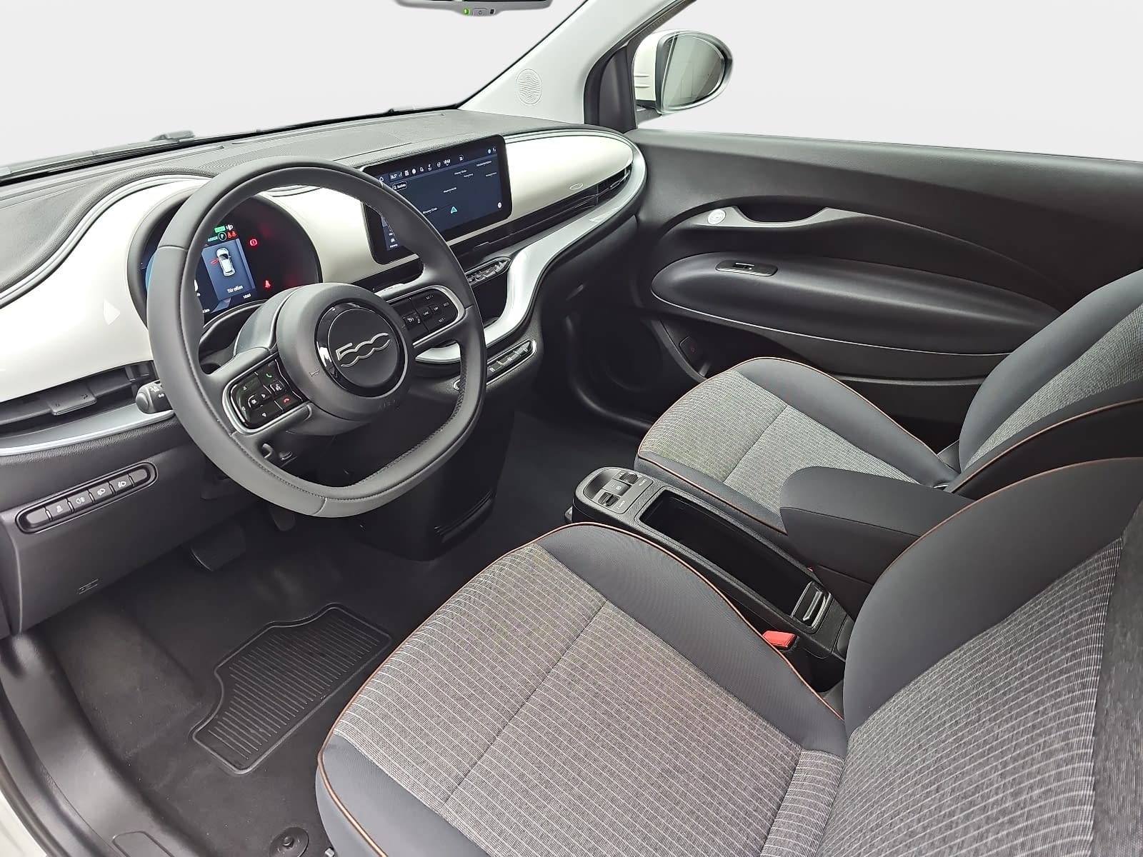 FIAT 500E ELEKTRO 42 KWH 3+1 ICON NAVI KLIMA DAB APPLE/ANDROID LM