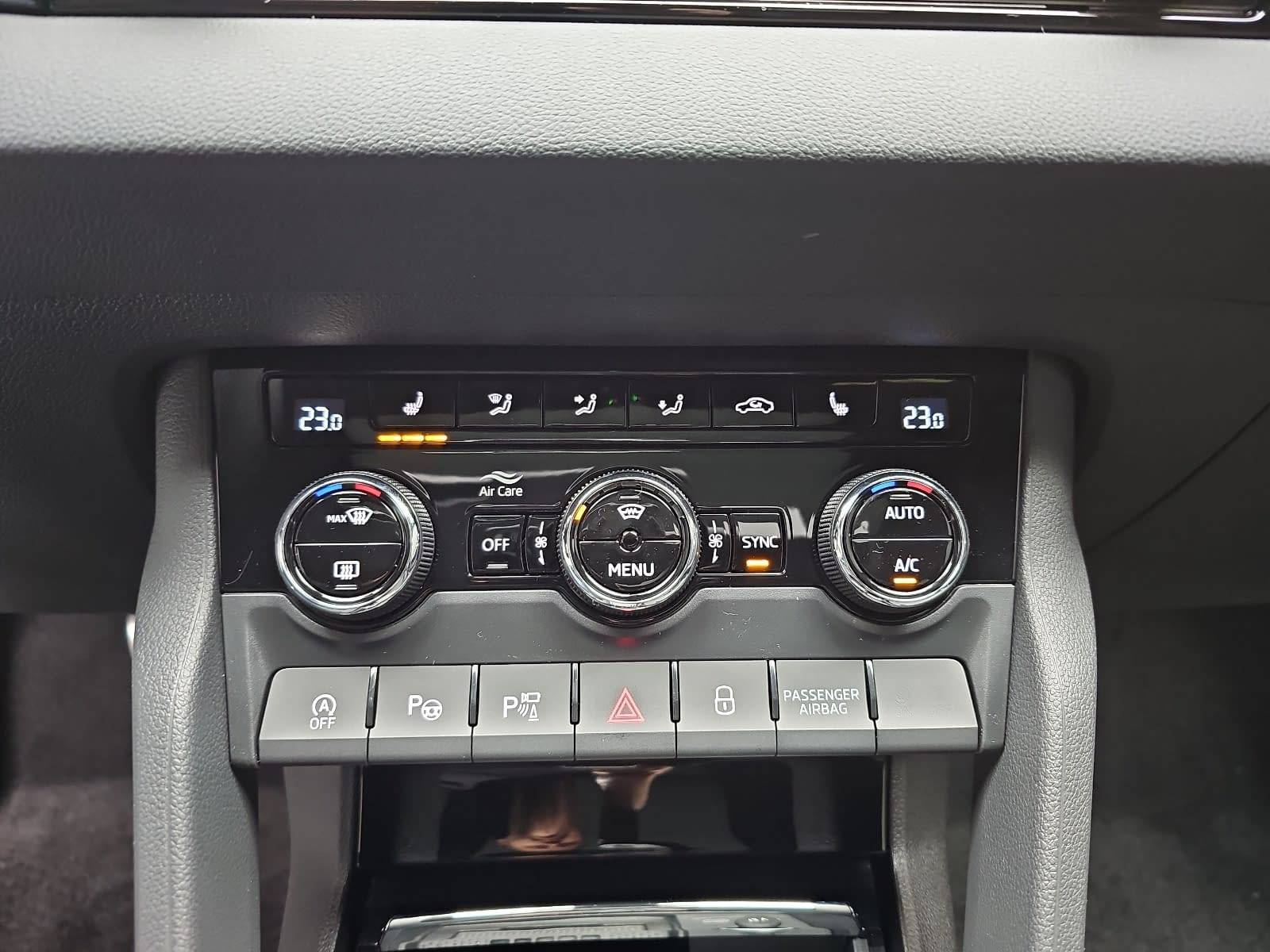 SKODA KAROQ 1.5 TSI DSG SPORTLINE NAVI LED-MATRIX PANO CANTON 