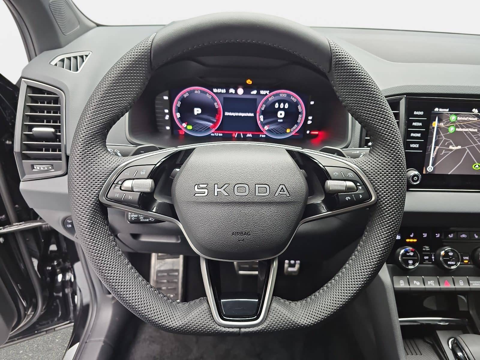 SKODA KAROQ 1.5 TSI DSG SPORTLINE NAVI LED-MATRIX PANO CANTON 