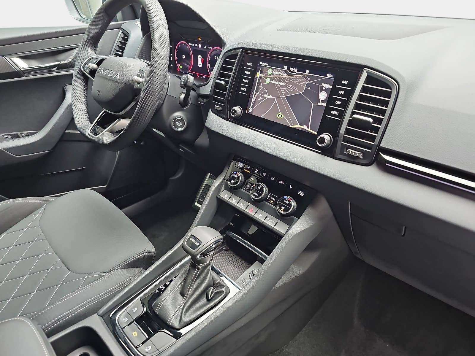 SKODA KAROQ 1.5 TSI DSG SPORTLINE NAVI LED-MATRIX PANO CANTON 