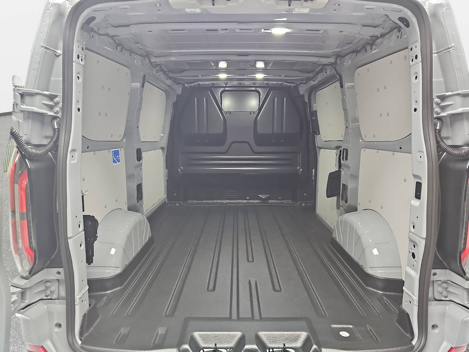 FORD TRANSIT CUSTOM 2.0 ECOBLUE AUTO. 320 L1H1 SPORT FWD KLIMA LED LM