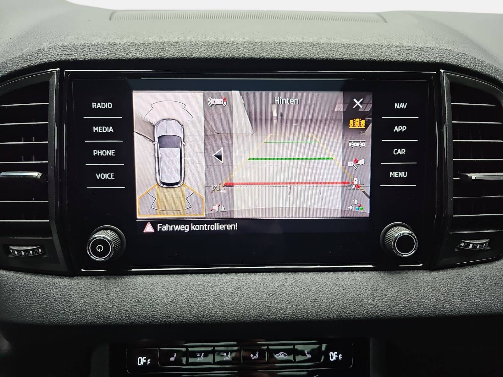 SKODA KAROQ 1.5 TSI DSG SPORTLINE NAVI LED-MATRIX PANO CANTON 