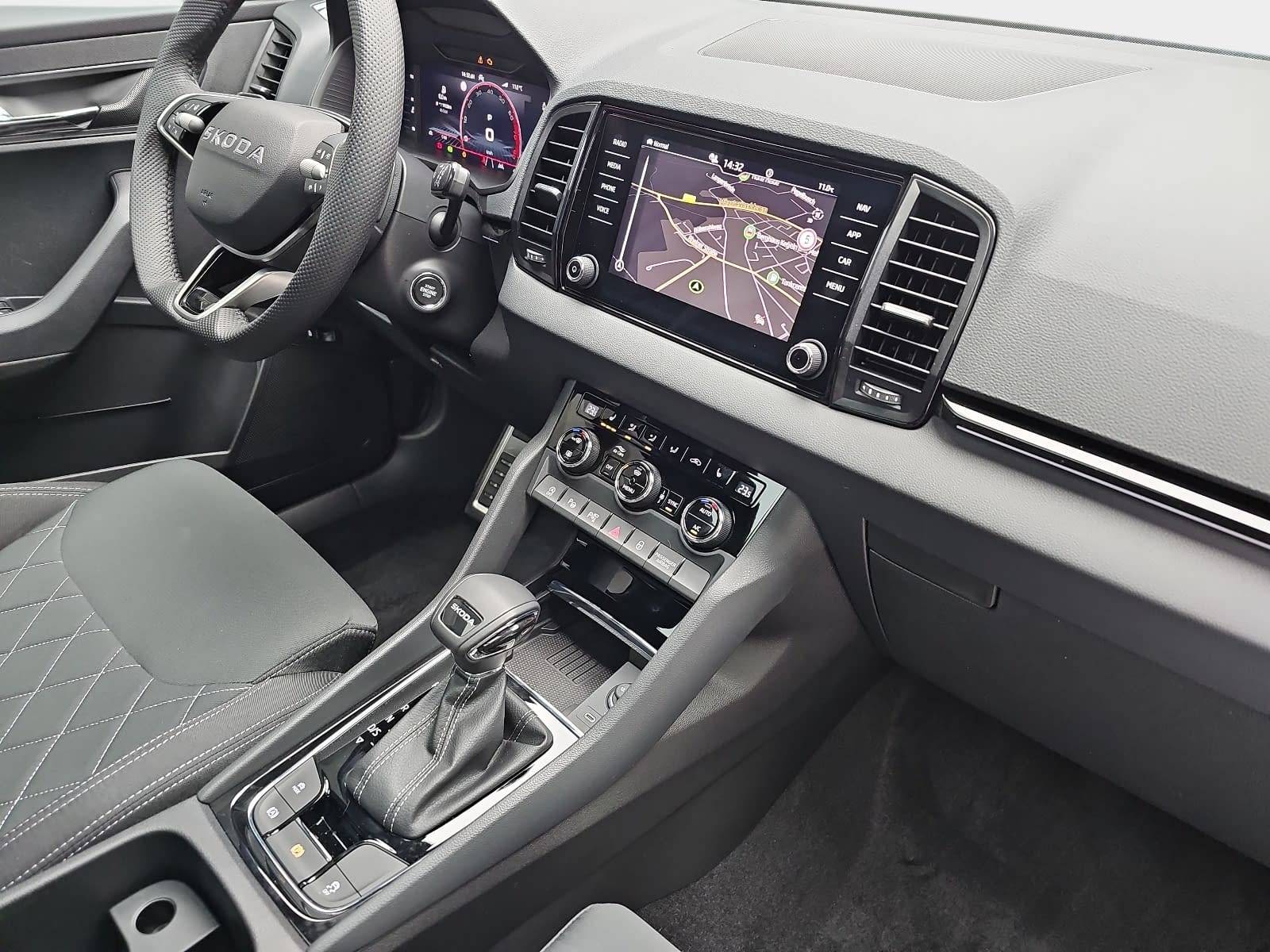 SKODA KAROQ 1.5 TSI DSG SPORTLINE NAVI LED-MATRIX PANO CANTON 