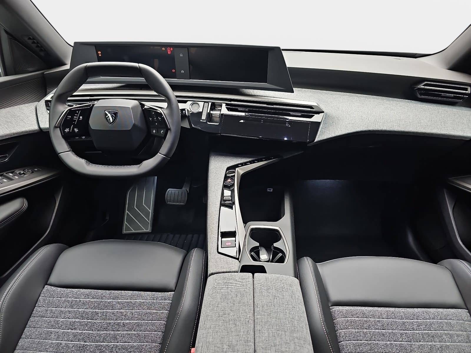 PEUGEOT 5008 1.2 HYBRID 145 E-DSC6 ALLURE KLIMA LED 7-S DAB 360