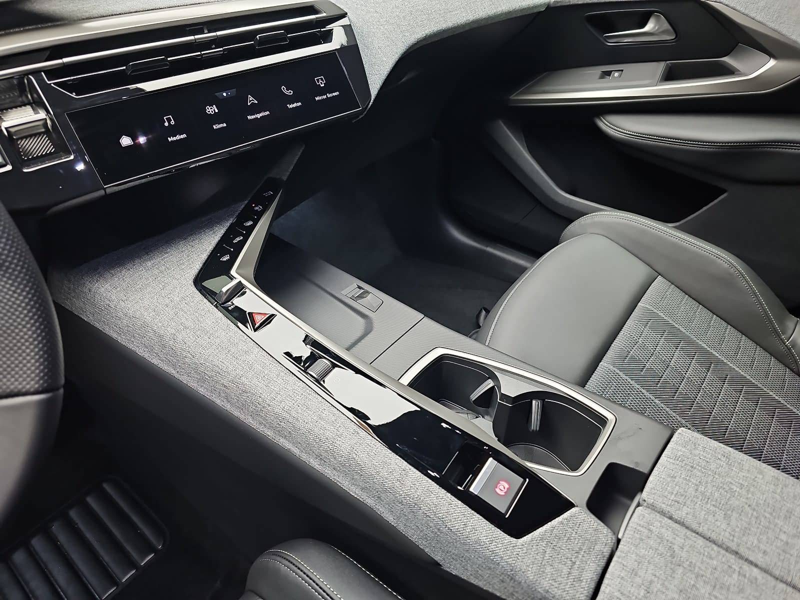 PEUGEOT 3008 1.2 HYBRID 145 E-DSC6 GT NAVI KLIMA LED AHK LM19