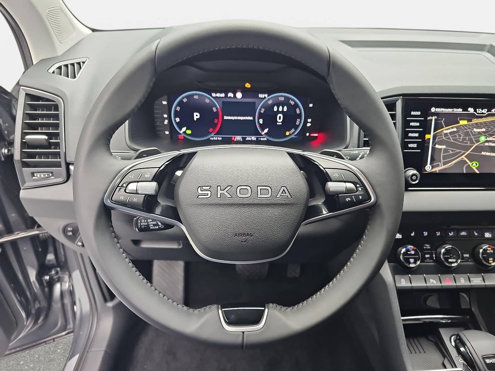 SKODA KAROQ 1.5 TSI DSG SELECTION LED ACC AHK
