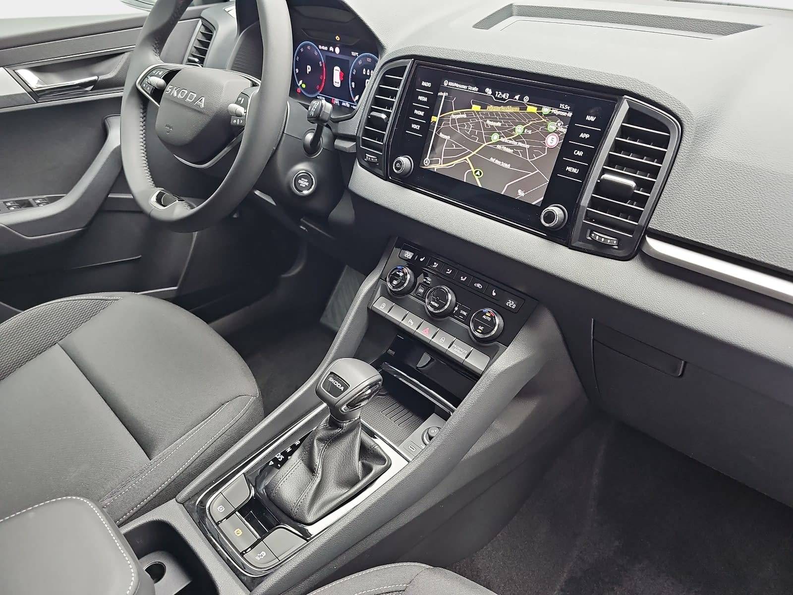 SKODA KAROQ 1.5 TSI DSG SELECTION LED ACC AHK