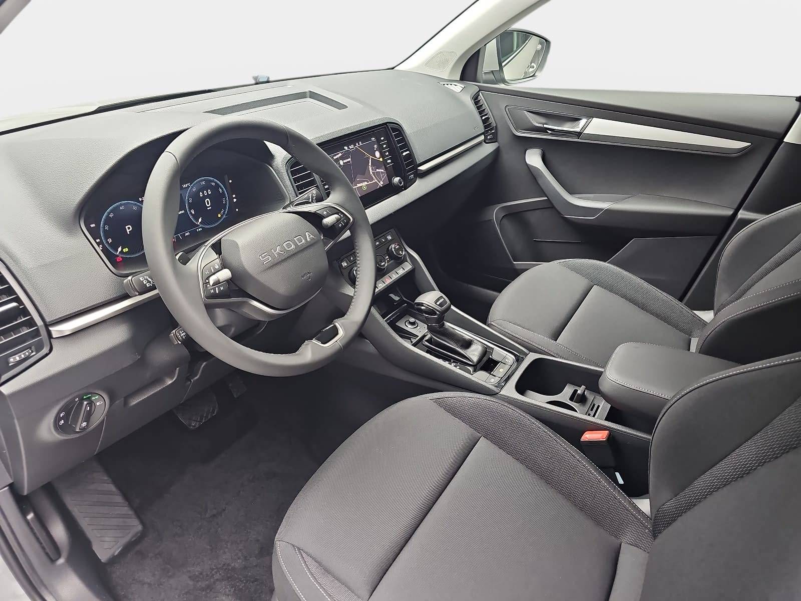 SKODA KAROQ 1.5 TSI DSG SELECTION LED ACC AHK