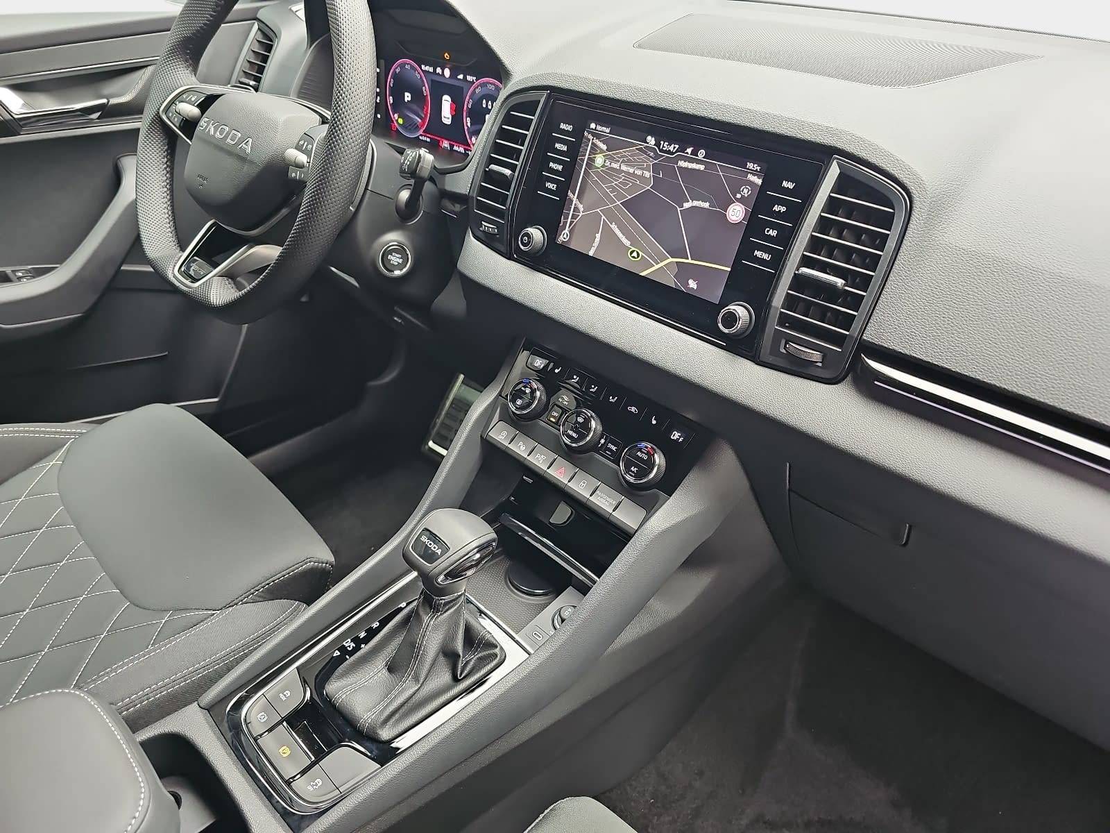 SKODA KAROQ 1.5 TSI DSG SPORTLINE NAVI LED-MATRIX PANO CANTON