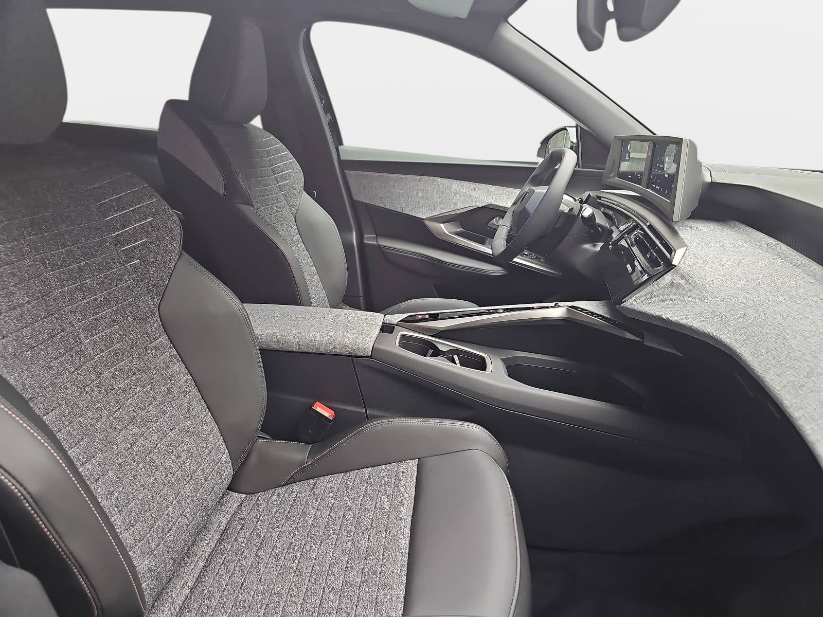 PEUGEOT 5008 1.2 HYBRID 145 E-DSC6 ALLURE KLIMA LED 7-S DAB 360